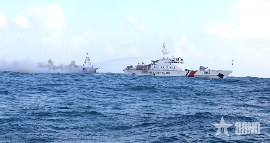 Bám biển cùng ngư dân gỡ “thẻ vàng” thủy sản